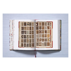 The Book of Printed Fabrics. From the 16th century until today (German, French, English)