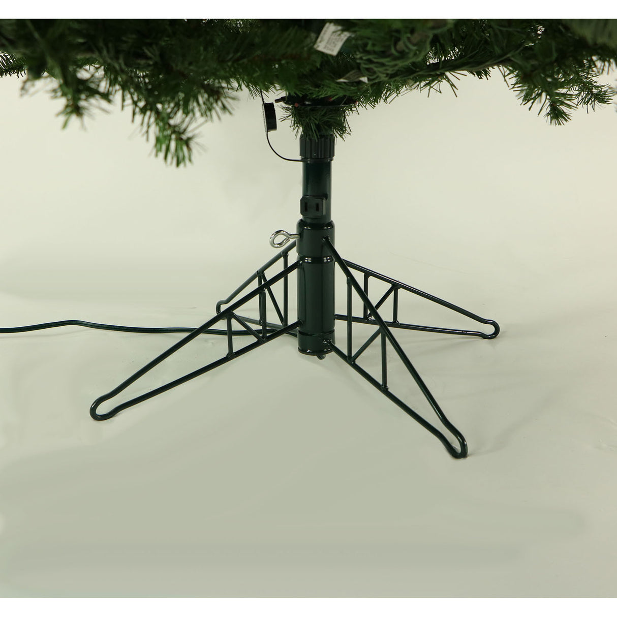 7.5-Ft. Foxtail Pine Christmas Tree with White Incandescent Smart Lights