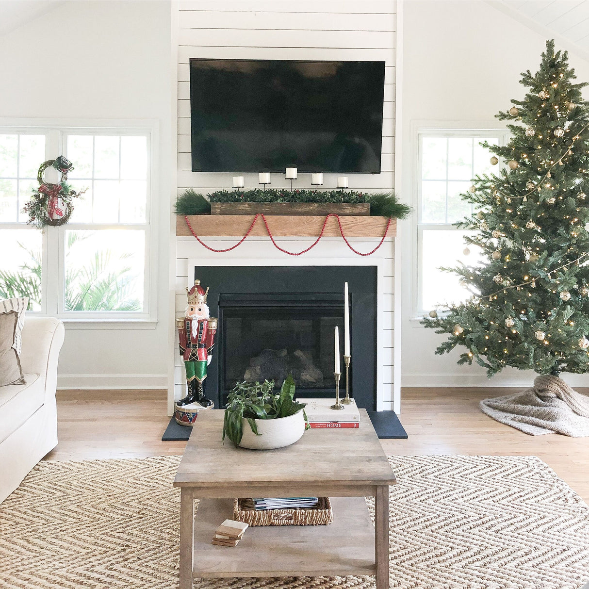 7.5-Ft. Foxtail Pine Christmas Tree with White Incandescent Smart Lights