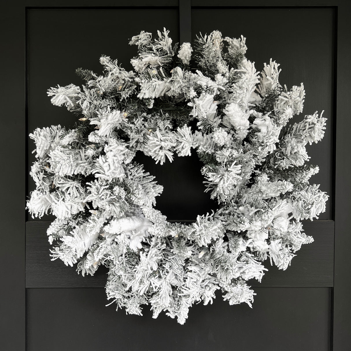 Fraser Hill Farm 24-In Mountain Pine Flocked Artificial Wreath with Warm White LED Lights