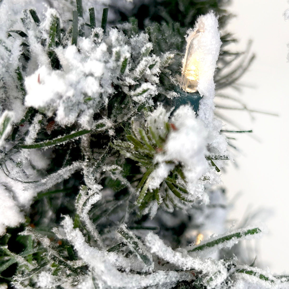 Fraser Hill Farm 24-In Mountain Pine Flocked Artificial Wreath with Warm White LED Lights
