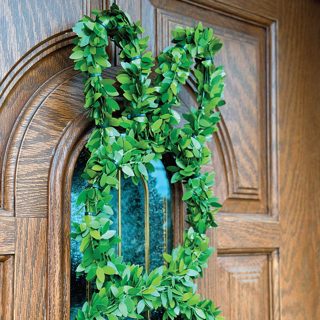 24-inch Boxwood Bunny Wreath