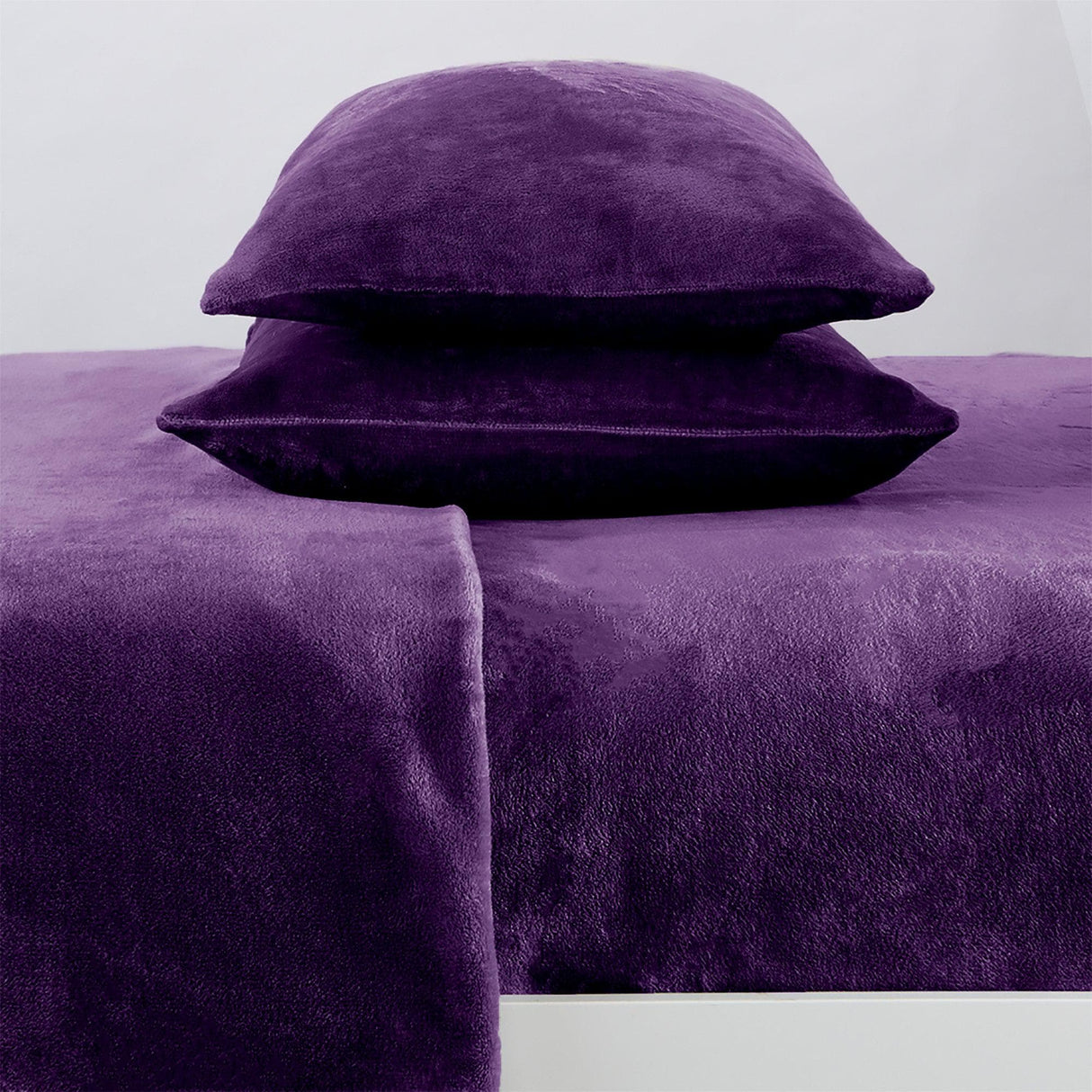 Great Bay Home Full / Purple 4-Piece Solid Jewel-Toned Plush Sheet - Velvet Luxe Collection 4-Piece Solid Jewel-Toned Plush Sheet | Velvet Luxe Collection 