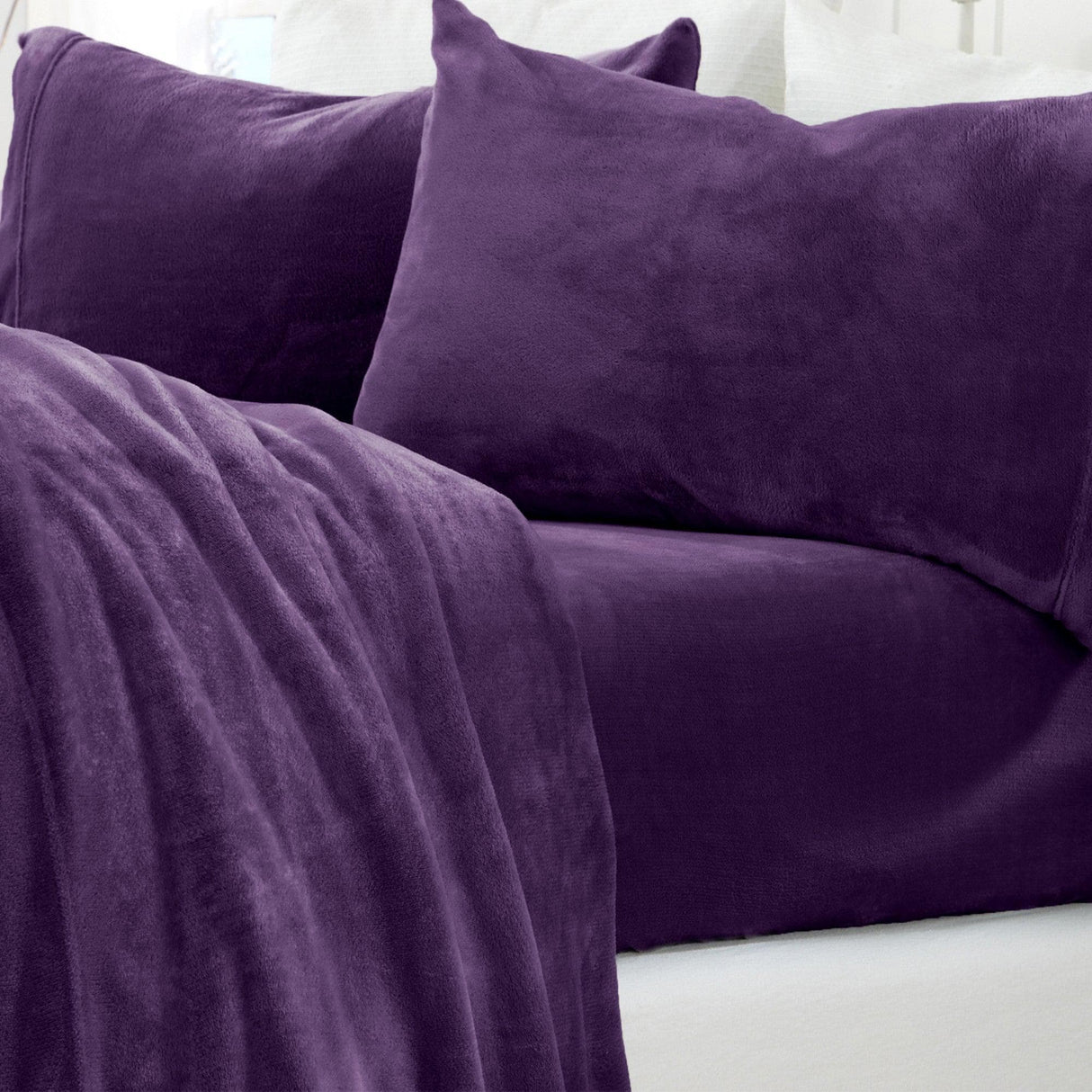 Great Bay Home 4-Piece Solid Jewel-Toned Plush Sheet - Velvet Luxe Collection 4-Piece Solid Jewel-Toned Plush Sheet | Velvet Luxe Collection 