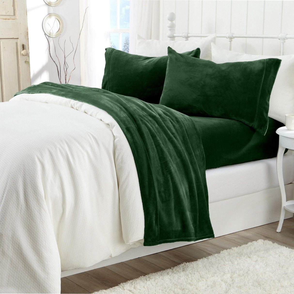 Great Bay Home 4-Piece Solid Jewel-Toned Plush Sheet - Velvet Luxe Collection 4-Piece Solid Jewel-Toned Plush Sheet | Velvet Luxe Collection 