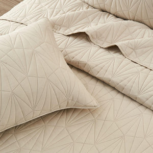 Oversized Geometric Pinsonic Quilt Set - Blakely Collection