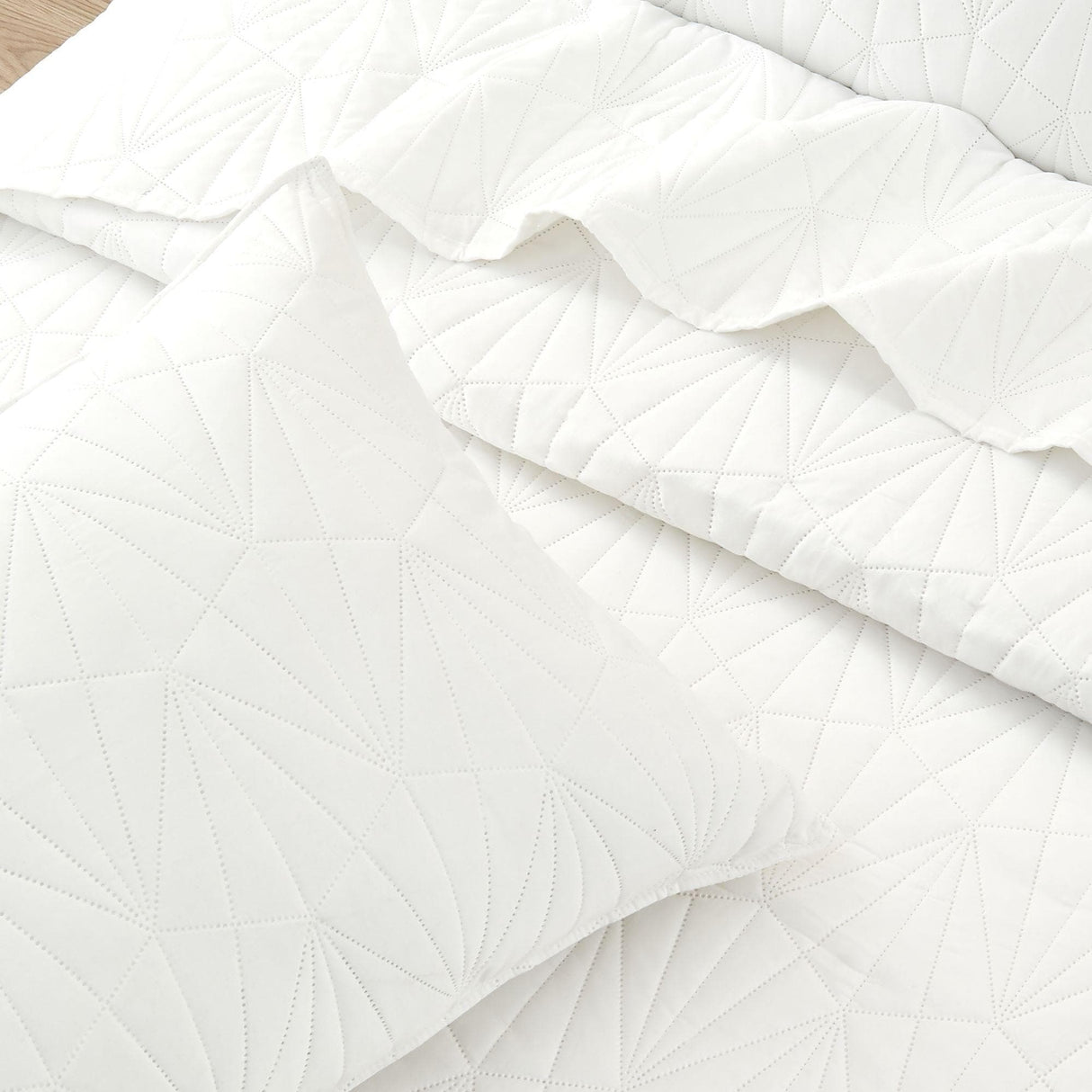 Oversized Geometric Pinsonic Quilt Set - Blakely Collection