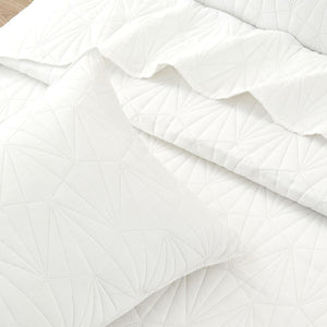 Oversized Geometric Pinsonic Quilt Set - Blakely Collection