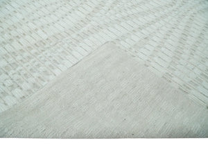 Hand carved Ivory Traditional Geometrical Pattern Hand Knotted 7.10x9.8 Wool Area Rug
