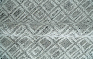 Hand carved Silver and Charcoal Traditional Geometrical Pattern Hand Knotted 8.2x10.6 Wool Area Rug