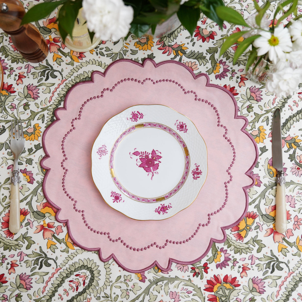 HARMONY PINK ROUND FABRIC PLACEMAT