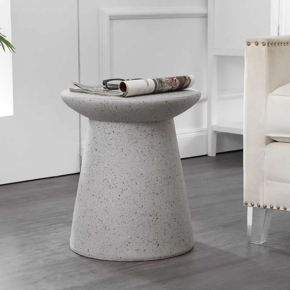 Hollie minimalist modern drum indoor/outdoor accent table pedestal - Tuesday Morning - Outdoor Tables