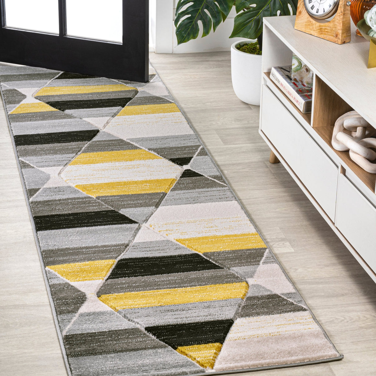 Kehoe Retro Diamonds Geometric Runner Rug - Tuesday Morning - Runner Rugs