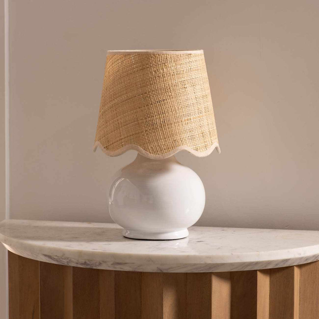 Logale White Solid Ceramic Table Lamp