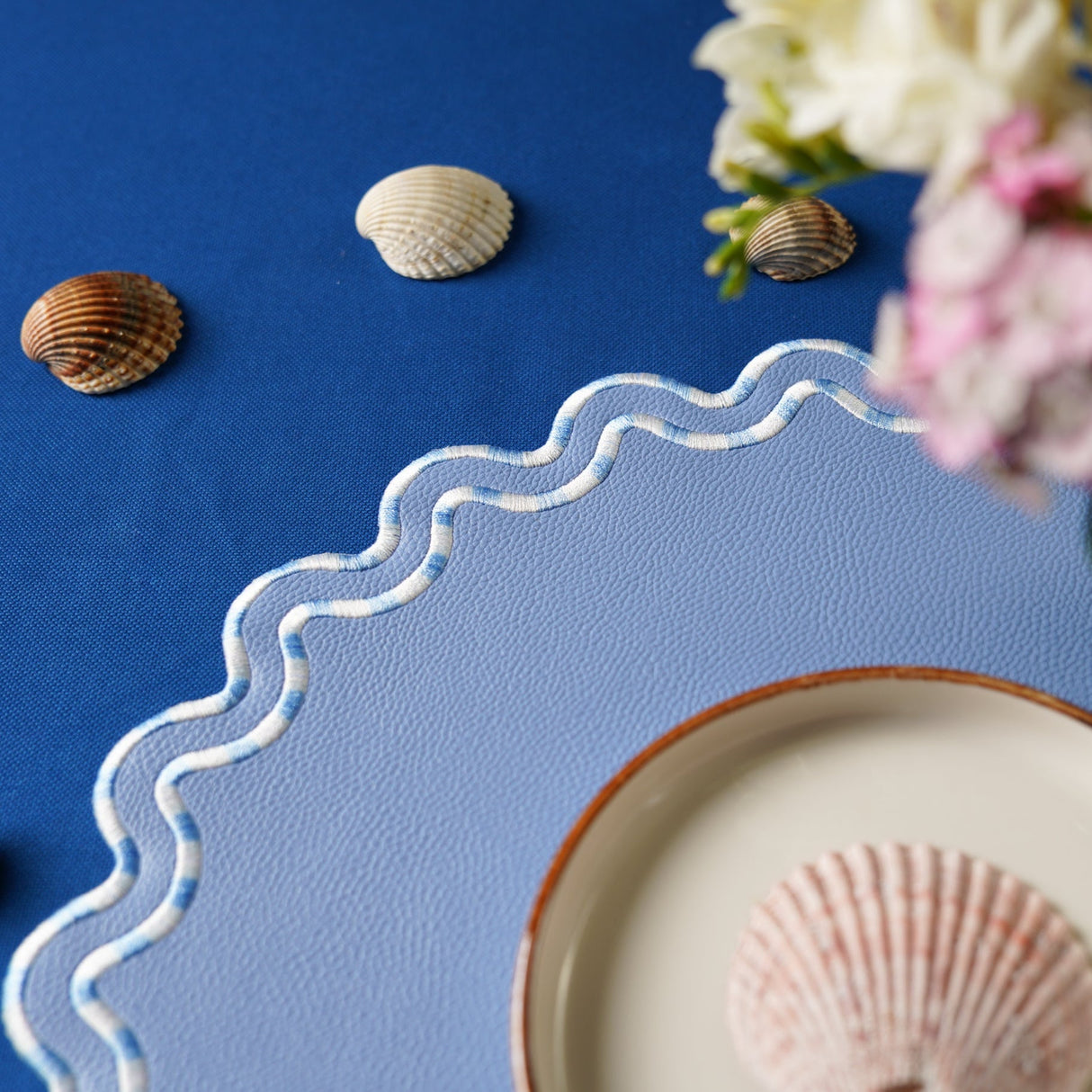 ELYSIAN LIGHT BLUE ROUND FAUX LEATHER PLACEMAT