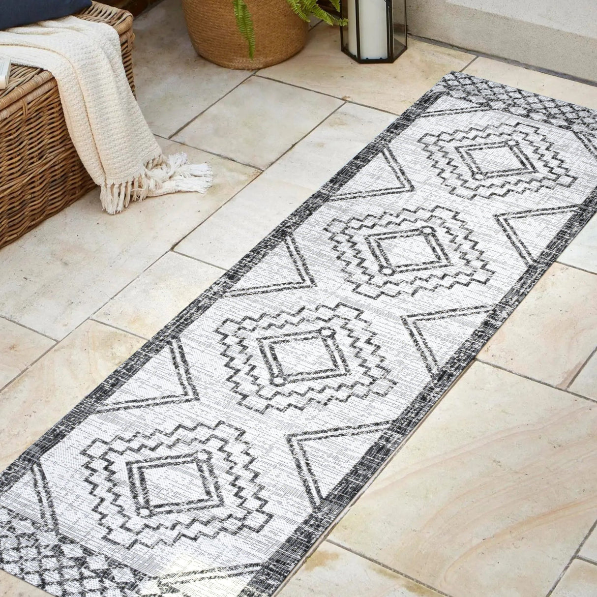 Marokko Diamond Tribal Medallion Indoor/Outdoor Runner Rug - Tuesday Morning - Runner Rugs