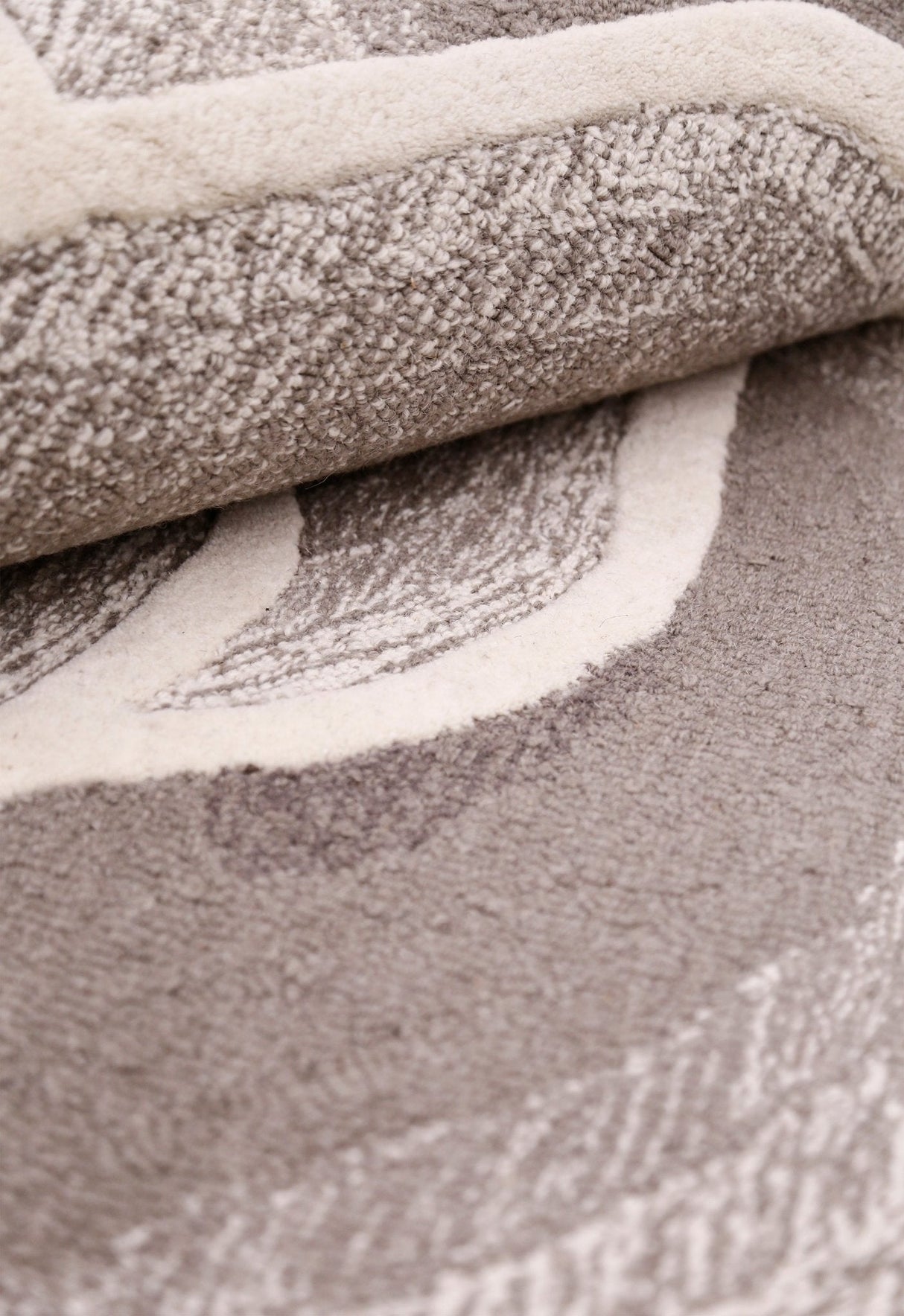 Modern Petal Layers Ivory Hand Tufted 6x8 Wool Area Rug