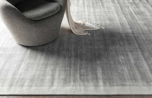 Niota Sheen Light Gray Premium Rug