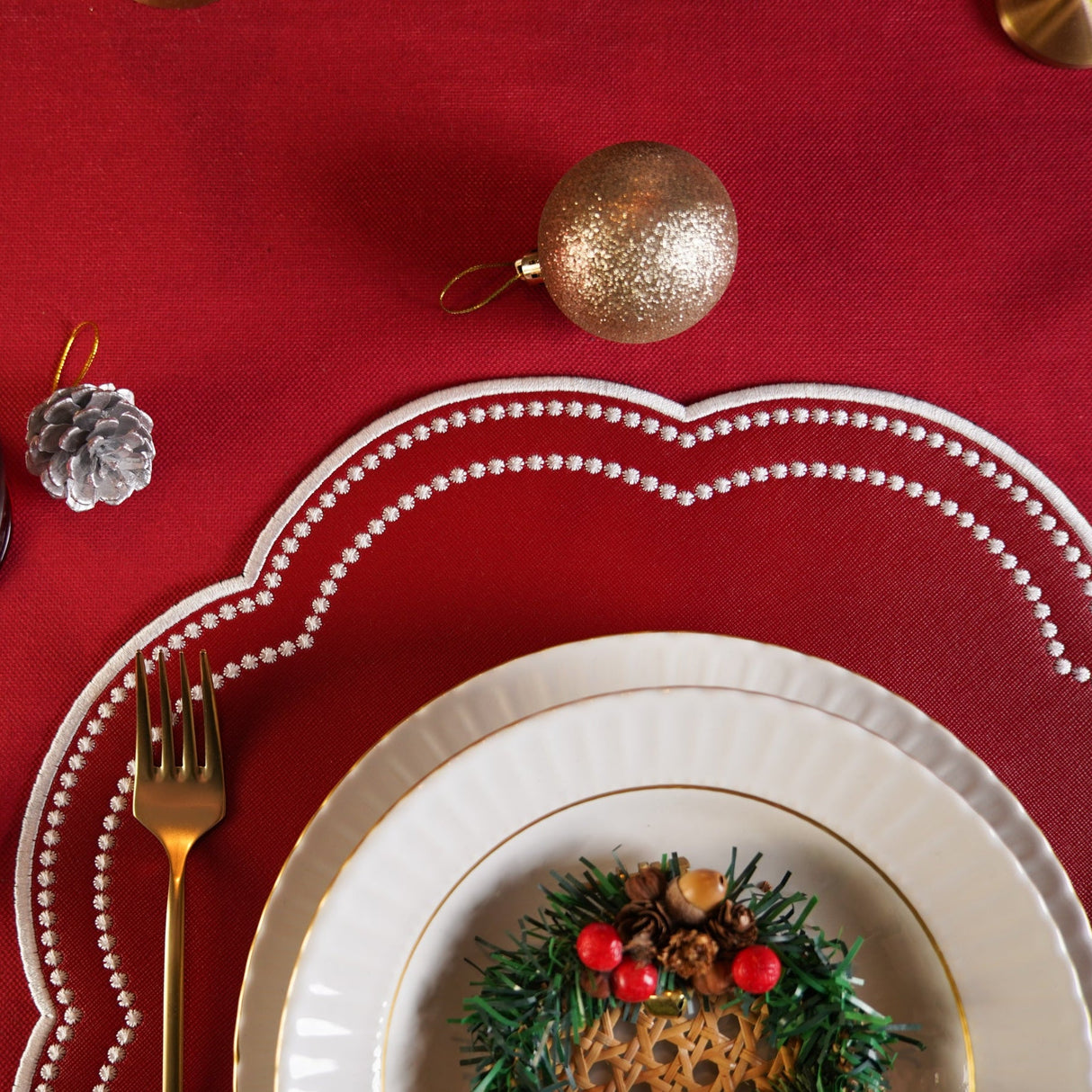 NURTURE RED SCALLOPED FAUX LEATHER PLACEMAT