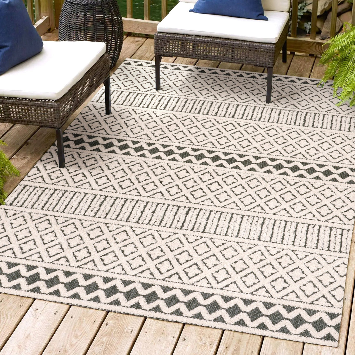 Ormond High - Low Modern Trellis Geometric Indoor/Outdoor Area Rug - Tuesday Morning - Area Rugs