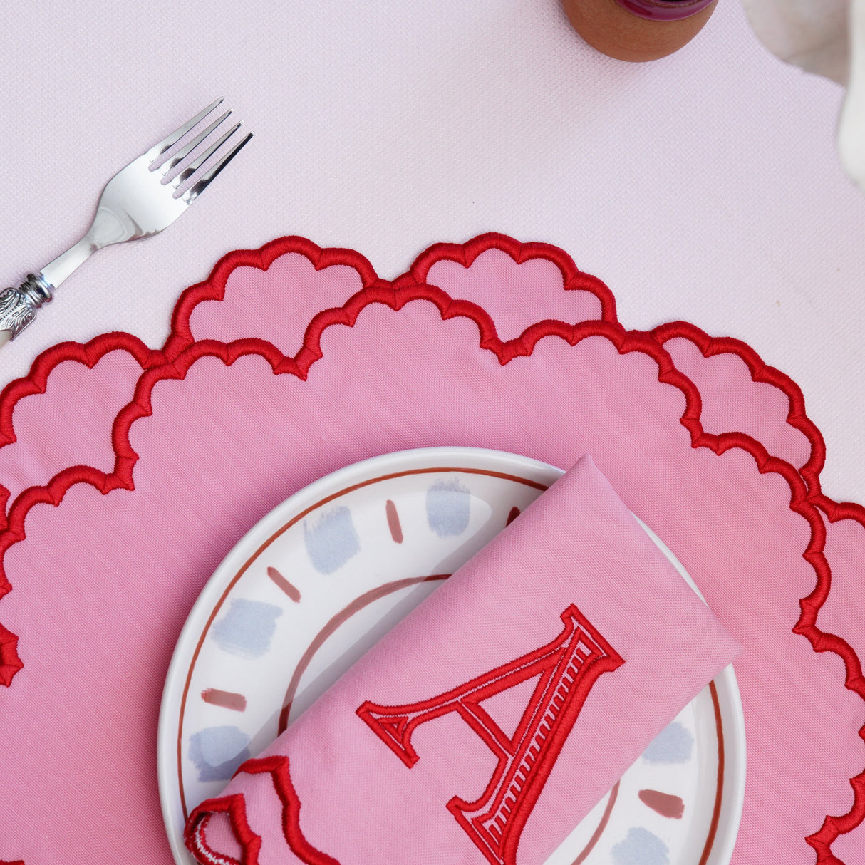 CRESSIDA PINK ROUND FABRIC PLACEMAT & NAPKIN SET
