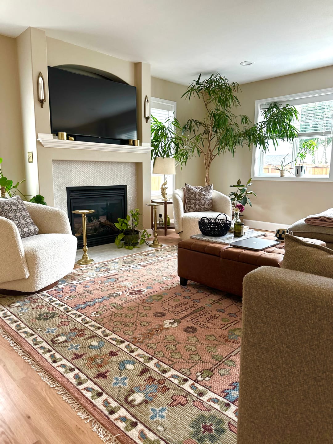 Pink, Olive and Beige Traditional Vintage Heriz Serapi Wool Rug