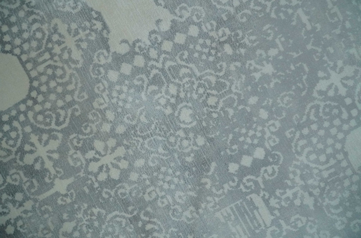 Premium Style Gray and Ivory Traditional Ikat Large design 5.6x8 Hand loom Wool and Viscose Area Rug