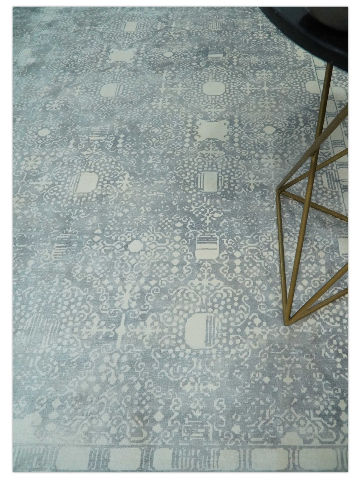 Premium Style Gray and Ivory Traditional Ikat Large design 5.6x8 Hand loom Wool and Viscose Area Rug