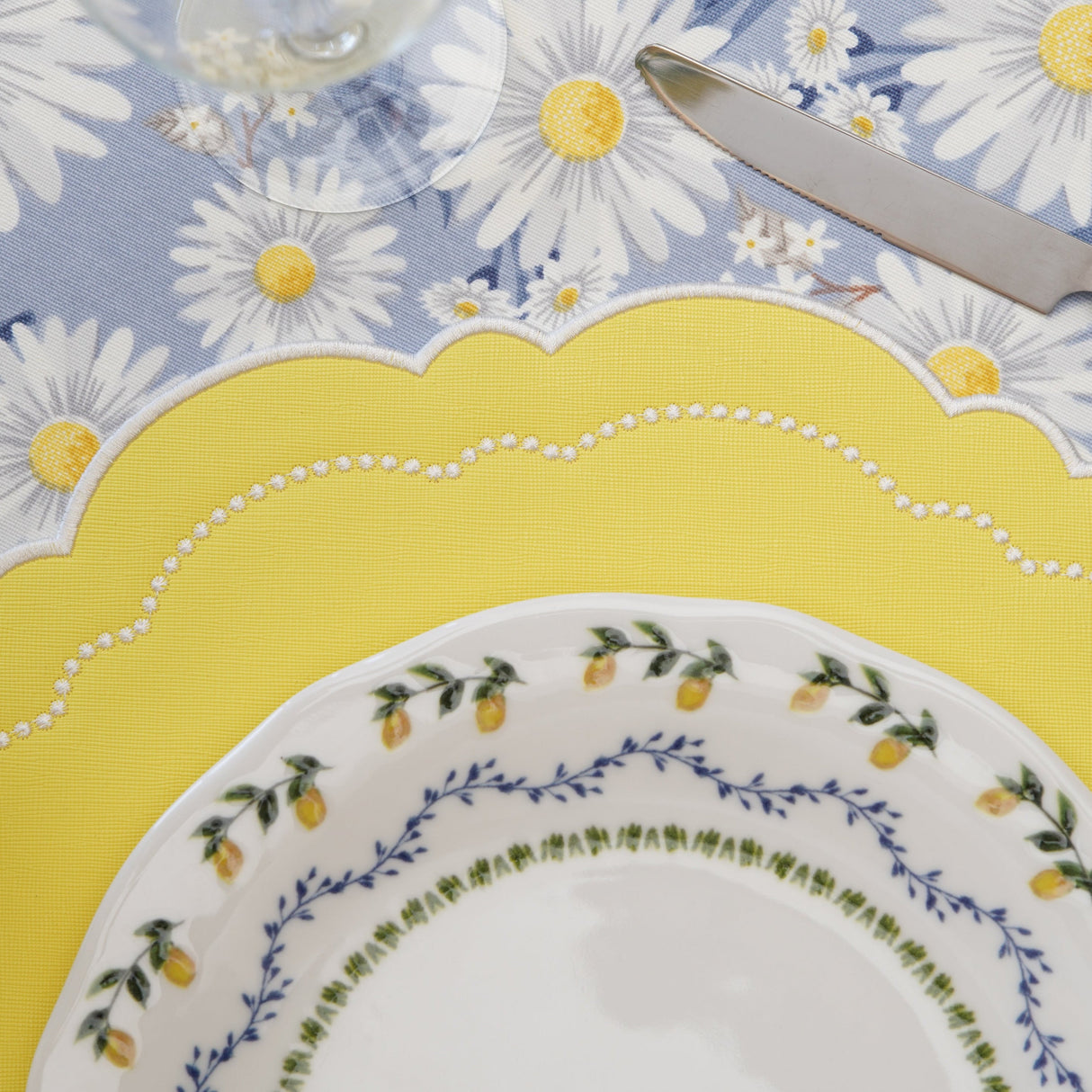 HALO YELLOW ROUND FAUX LEATHER PLACEMAT (Set Of 4)