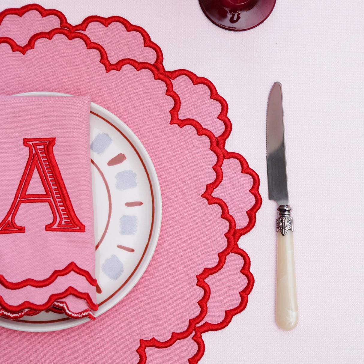 CRESSIDA PINK ROUND FABRIC PLACEMAT & NAPKIN SET
