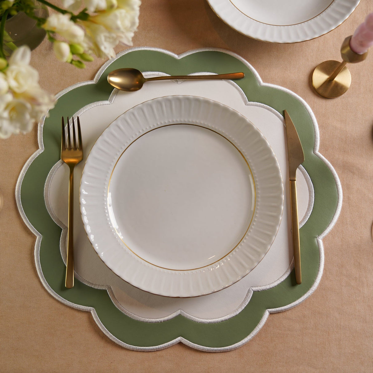 SERENITY WHITE GREEN SCALLOPED FAUX LEATHER PLACEMAT