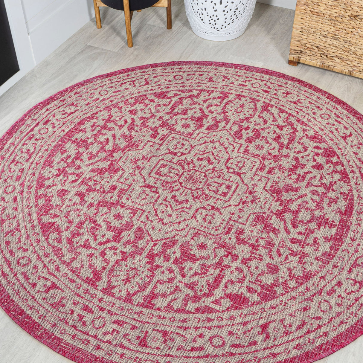 Sinjuri Medallion Textured Weave Indoor/Outdoor Round Area Rug - Tuesday Morning - Area Rugs