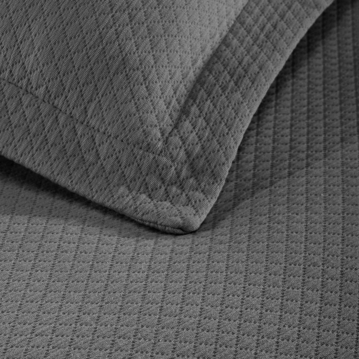 Solitaire Jacquard Matelassé Cotton Diamond Solitaire Bedspread Set - Bedspread by Superior Brand
