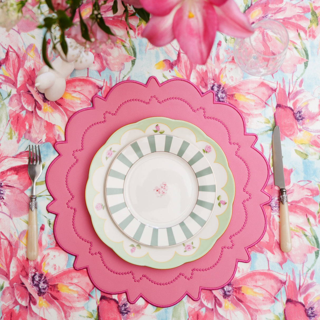 SOLSTICE PINK SCALLOPED FAUX LEATHER PLACEMAT