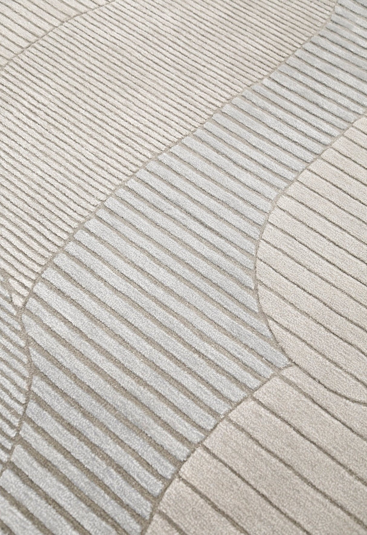 Stone Silver Modern Ripple Hand Tufted 5x7 Wool Area Rug
