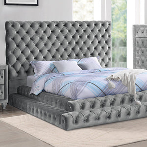 Stefania - 5 Pc Queen Bedroom Set