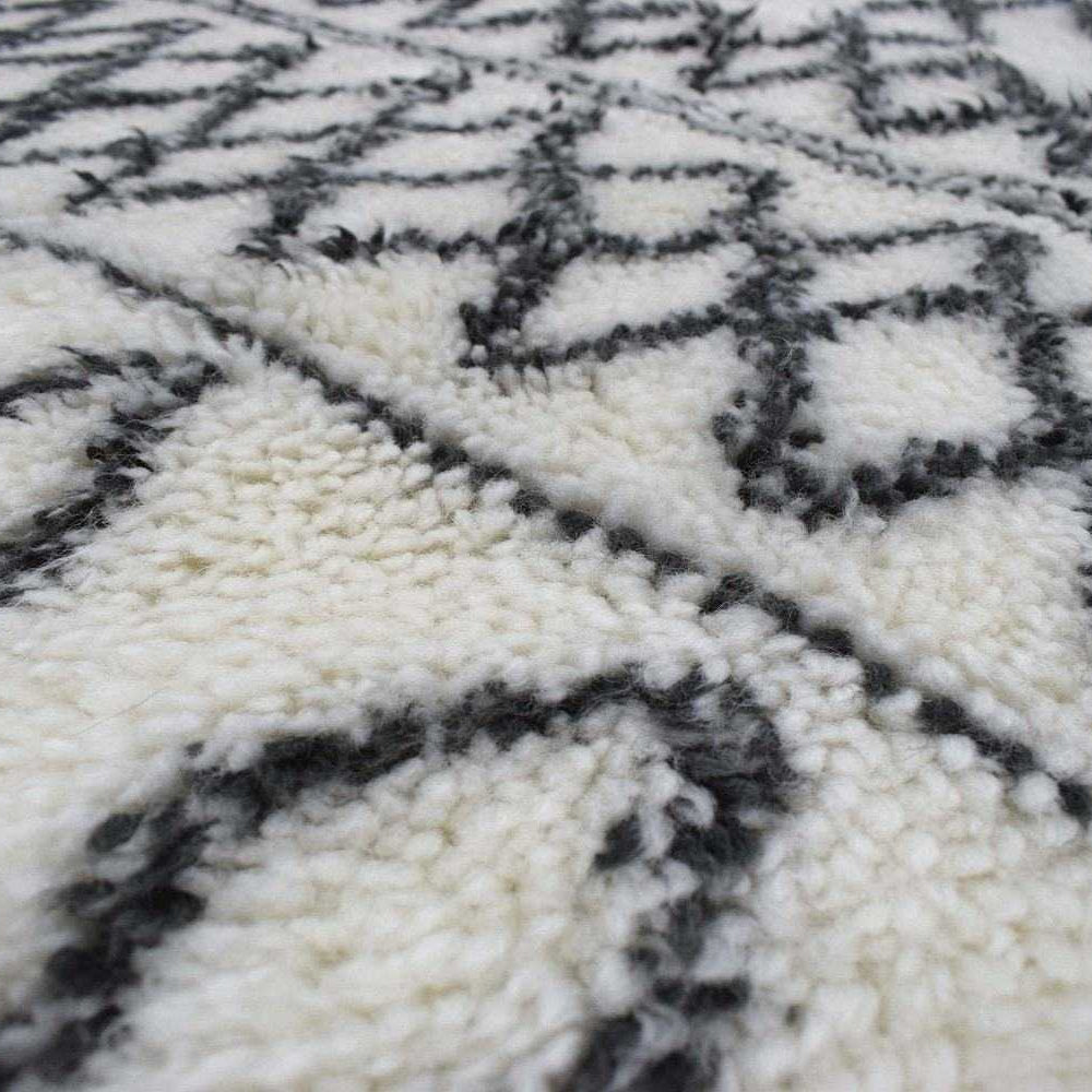 Traditional Hand Made Moroccan Design Black And White Wool 4x6 Area Rug