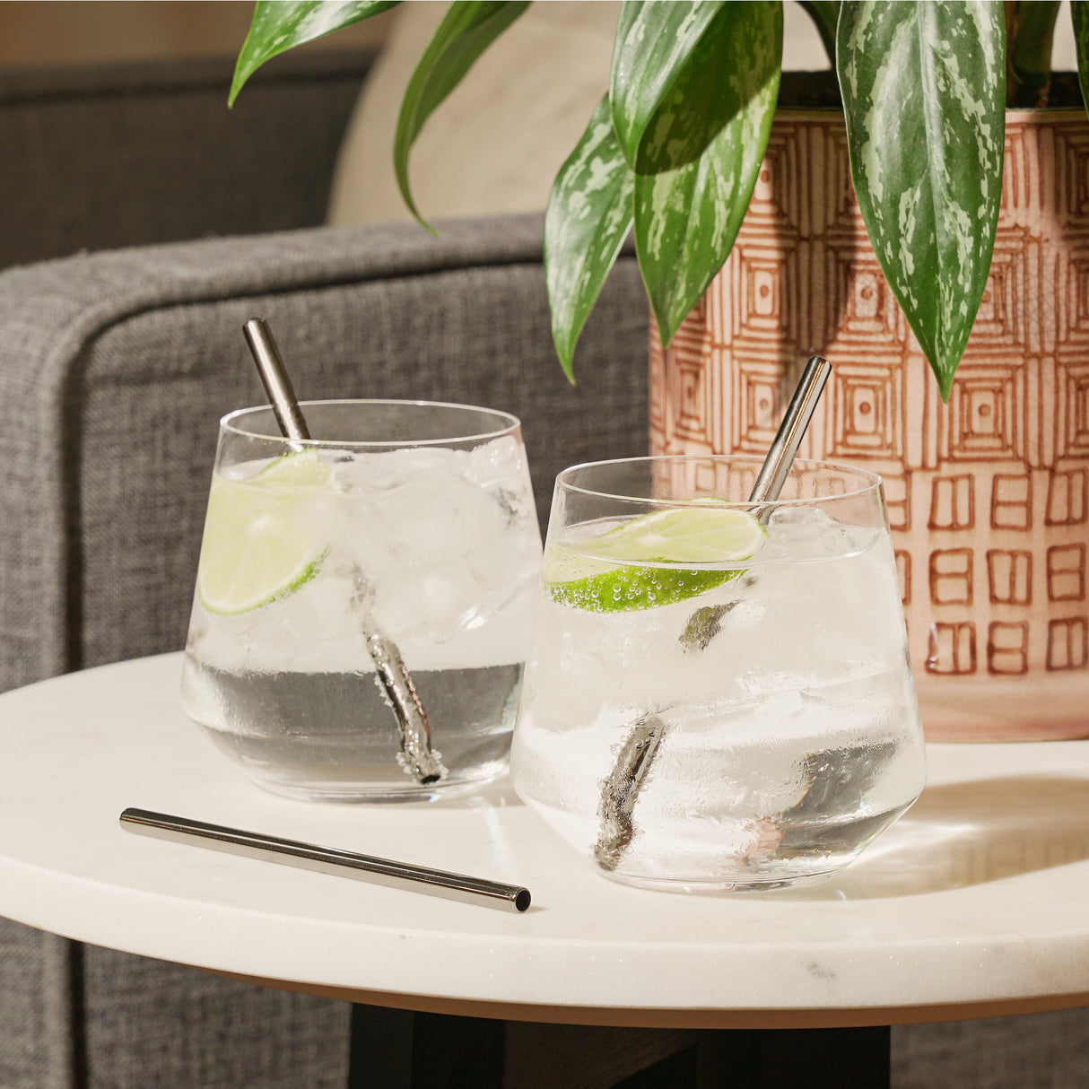 Warren-stainless-steel-lowball-straws-in-gunmetal-viski®-Bar-&-Beverage-Accessories