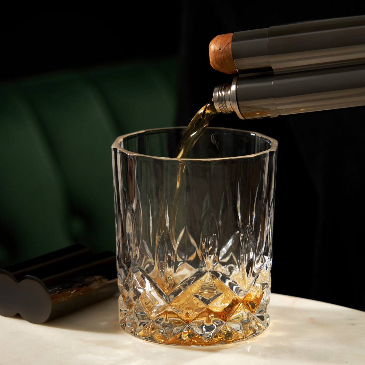 Warren: gunmetal cigar holder and flask (viski)