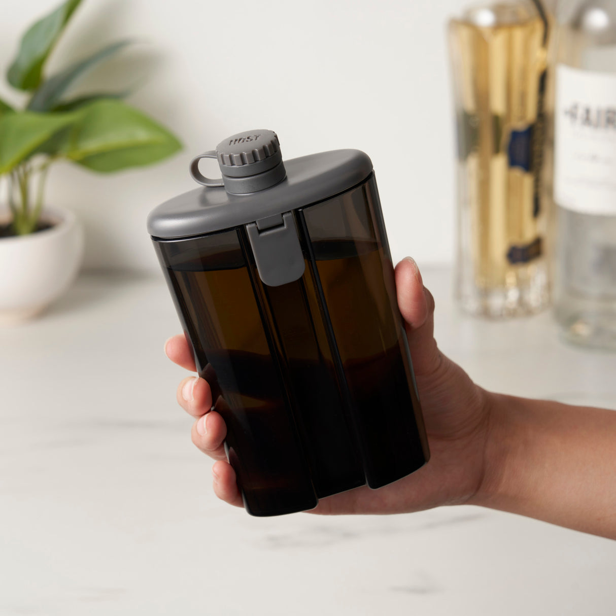 Easy-fill™ flask in grey by host®
