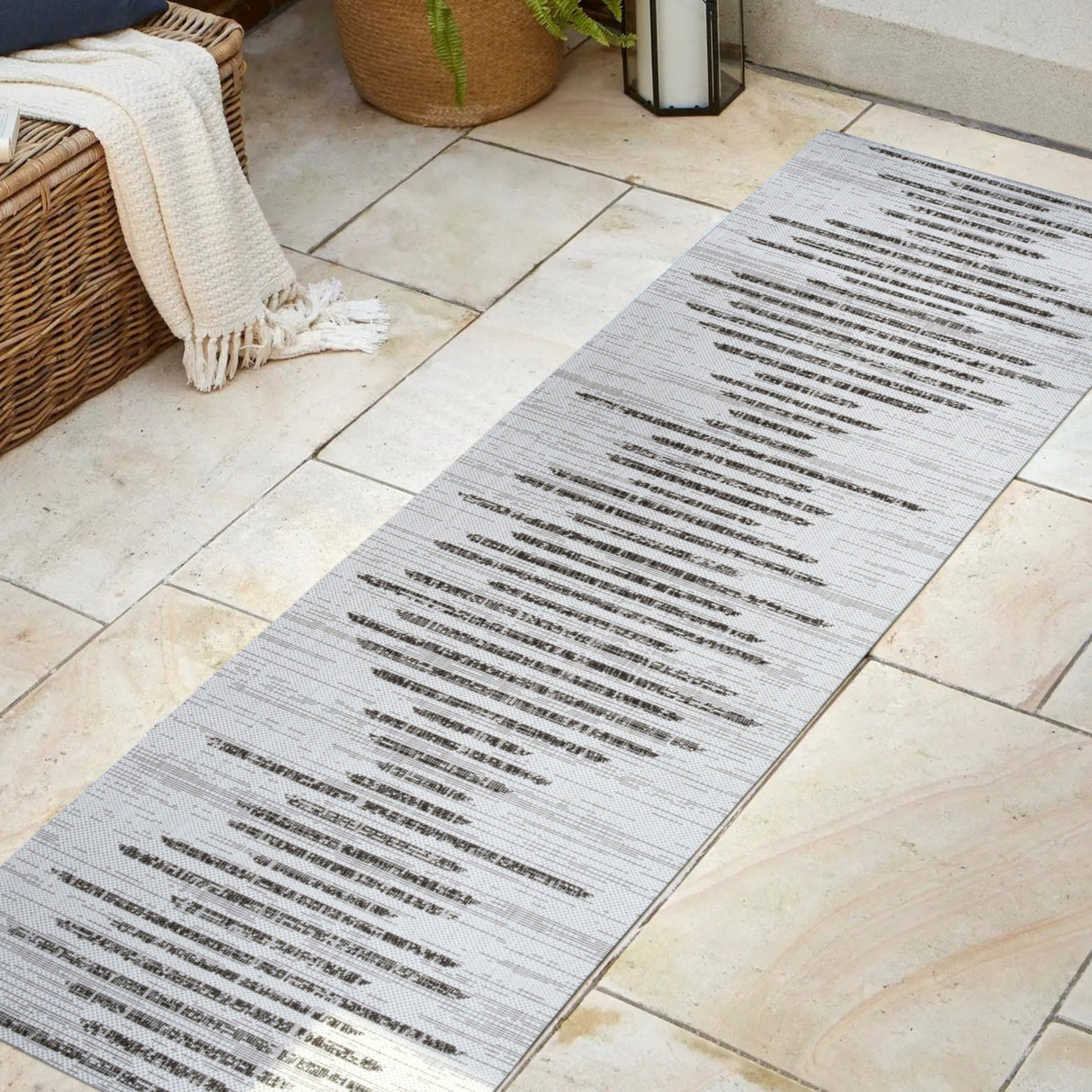 Zolak Berber Stripe Geometric Indoor/Outdoor Runner Rug - Tuesday Morning - Runner Rugs
