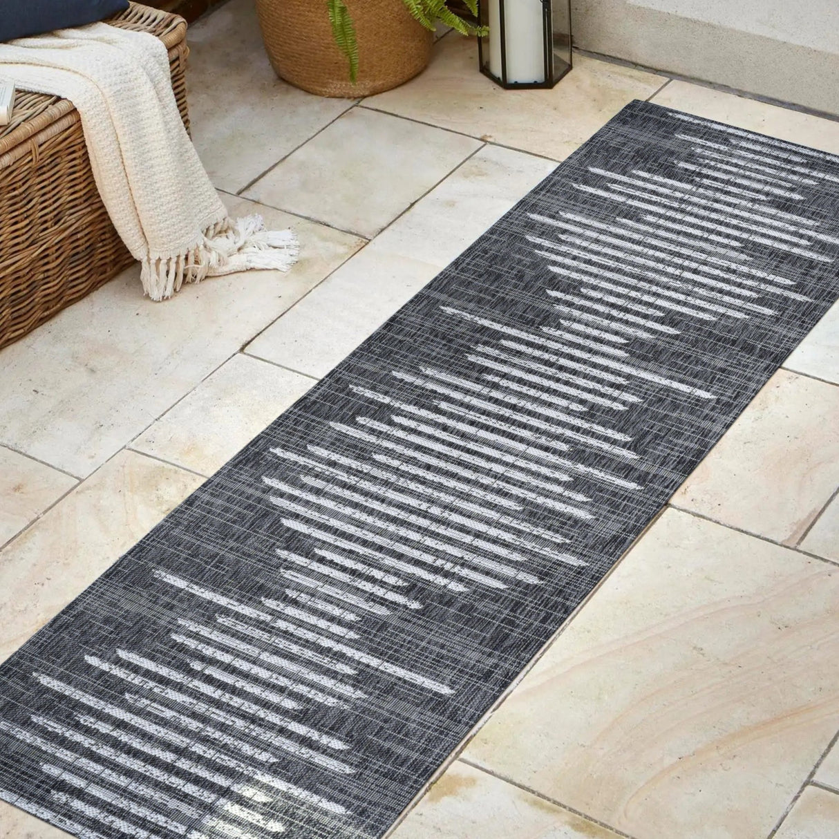 Zolak Berber Stripe Geometric Indoor/Outdoor Runner Rug - Tuesday Morning - Runner Rugs